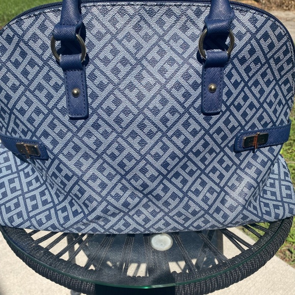 Tommy Hilfiger - Picture 1 of 5